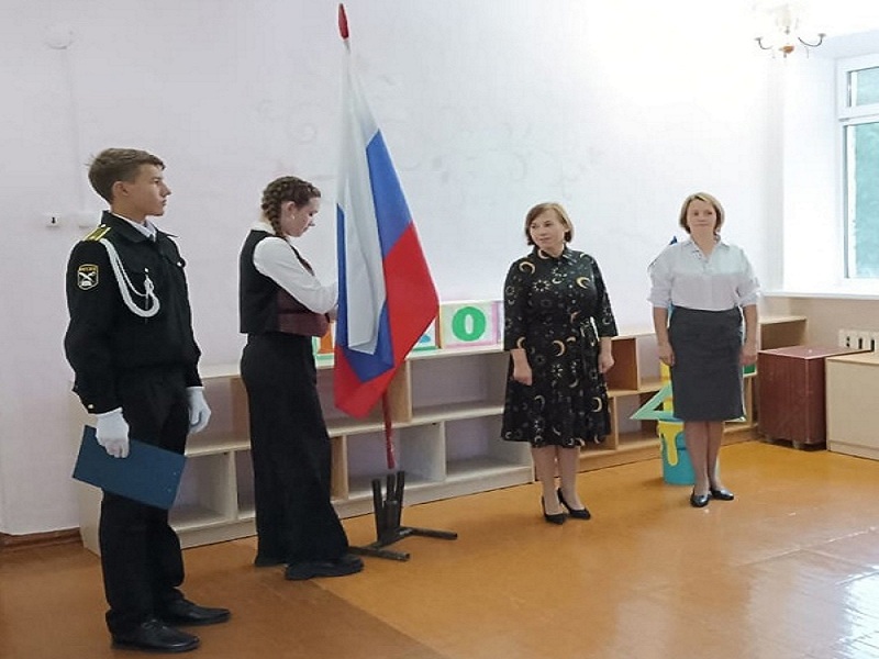 Церемония выноса Государственного Флага Российской Федерации.